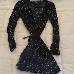 TIE FRONT DRESS V CUT AND FLOWY BOTTOM long sleeve